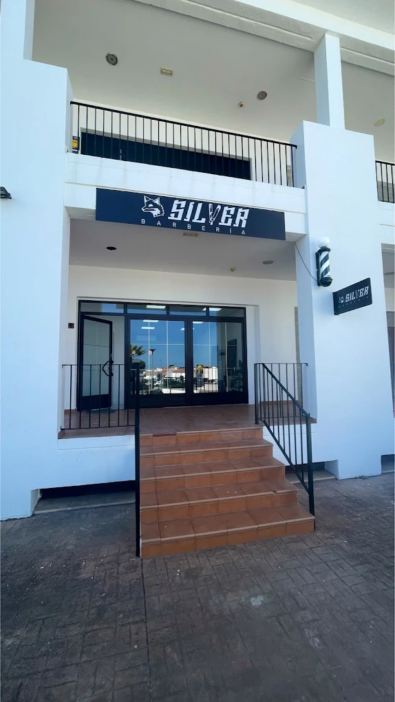 Entrada de Silver Barbería en Av. del Conchudo